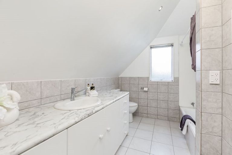 Photo of property in 1/15 Kennedy Avenue, Forrest Hill, Auckland, 0620