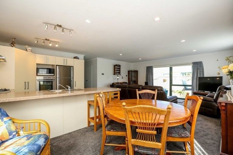 Photo of property in 5a Simons Street, Moturoa, New Plymouth, 4310