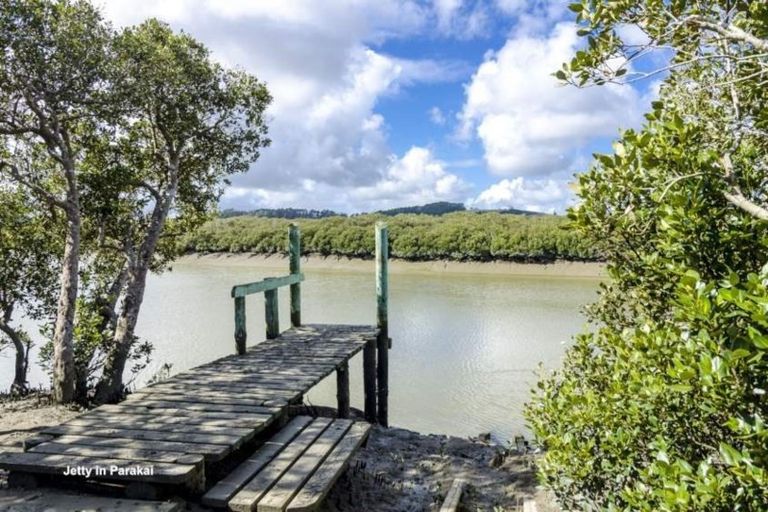 Photo of property in 30 Aitkenhead Court, Parakai, 0830