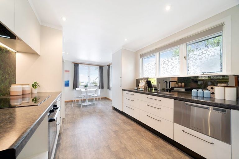 Photo of property in 34 Coniston Avenue, Te Atatu South, Auckland, 0610