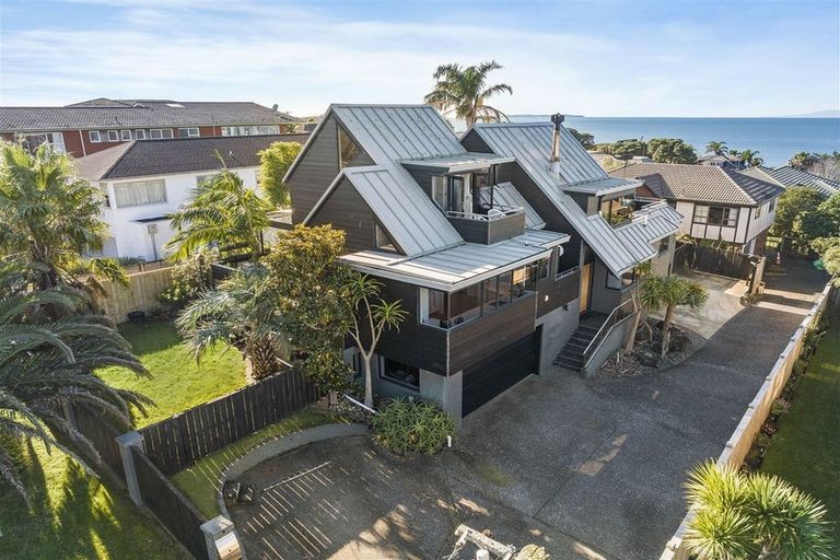 Photo of property in 2/8 Newburn Road, Waiake, Auckland, 0630