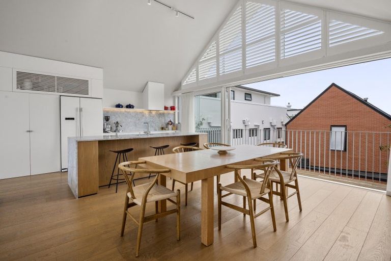 Photo of property in 92c Hinemoa Street, Birkenhead, Auckland, 0626