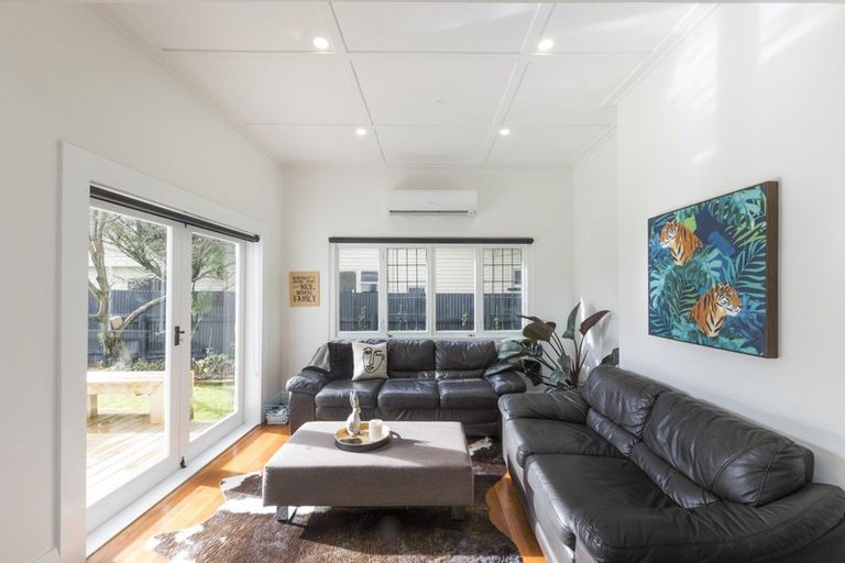 Photo of property in 15 Chaytor Street, West End, Palmerston North, 4410