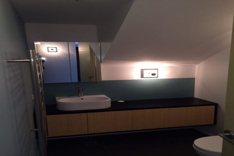 Photo of property in 76 Brougham Street, Mount Victoria, Wellington, 6011