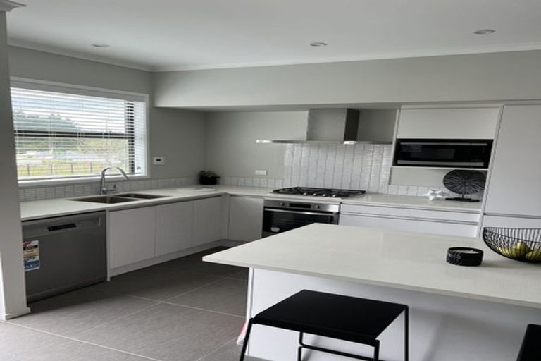 Photo of property in 10 Kapia Road, Westgate, Auckland, 0614