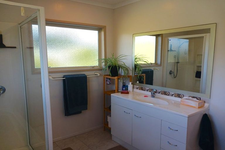 Photo of property in 9/11 Ocean View Road, Cable Bay, 0420