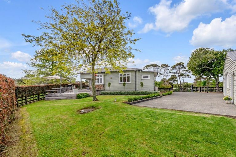 Photo of property in 17 Griggs Road, Whitford, Howick, 2571