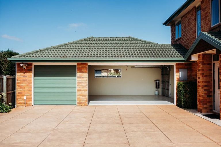 Photo of property in 64 Willowview Drive, Redwood, Christchurch, 8051