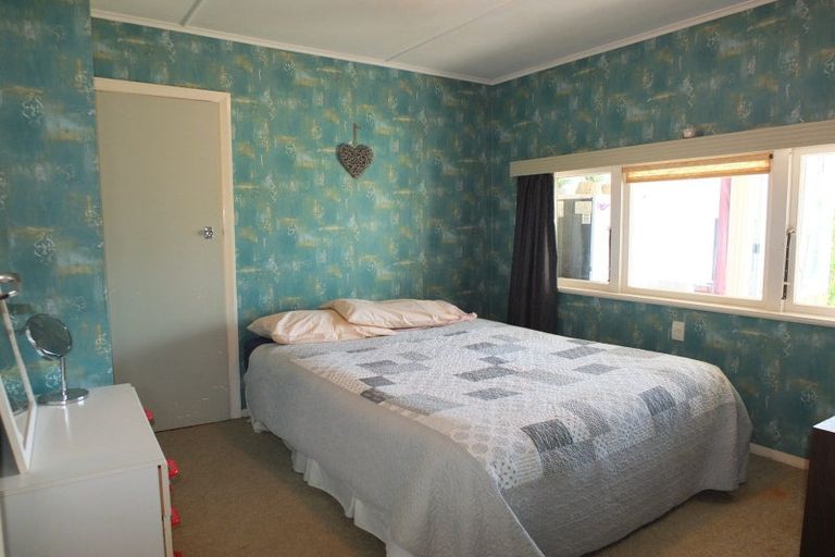 Photo of property in 18 Brown Terrace, Foxton Beach, Foxton, 4815