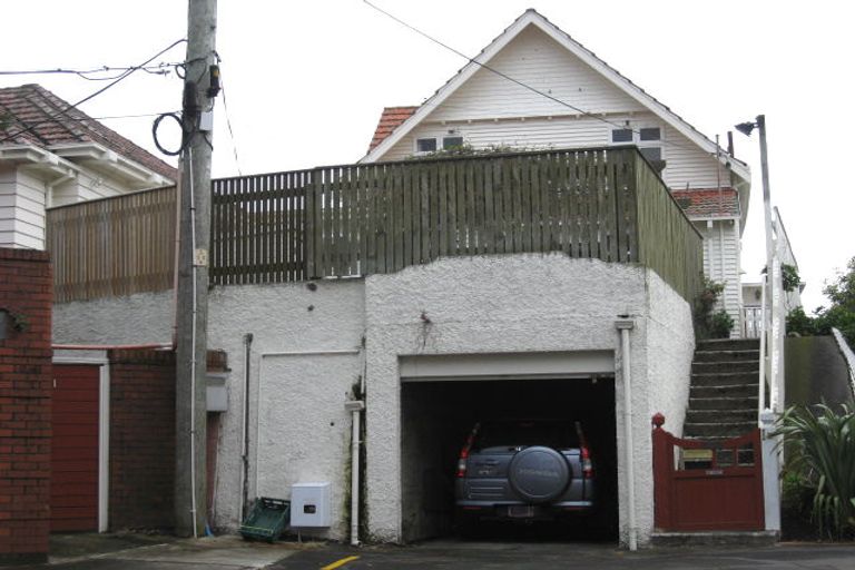 Photo of property in 1a Gladstone Terrace, Kelburn, Wellington, 6012