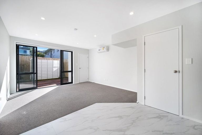 Photo of property in 7/31 Ayton Drive, Totara Vale, Auckland, 0629