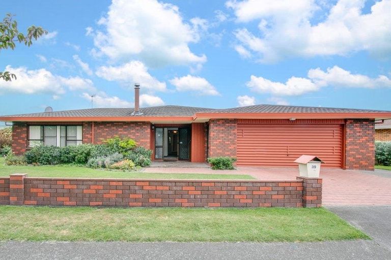 Photo of property in 39 Auckland Road, Greenmeadows, Napier, 4112