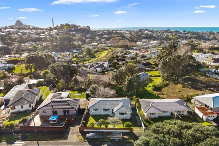 Photo of property in 9 Endeavour Street, Marfell, New Plymouth, 4310