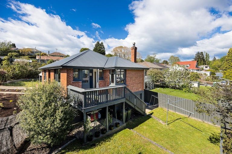 Photo of property in 1 Centennial Avenue, Helensburgh, Dunedin, 9010