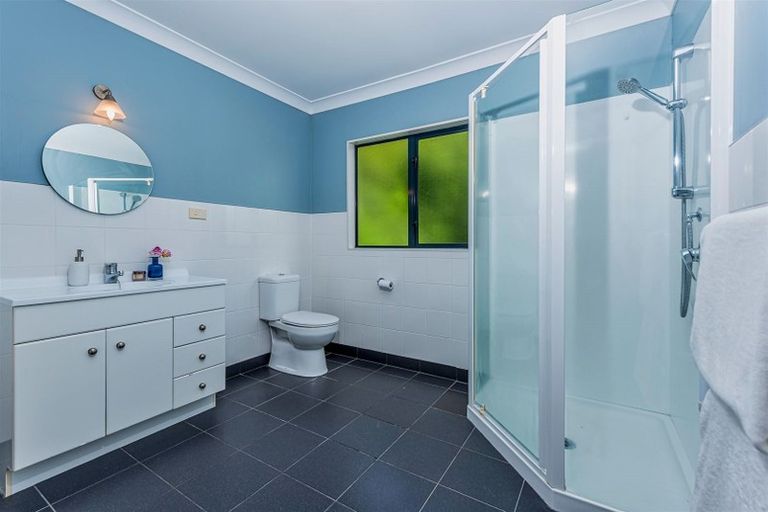 Photo of property in 25 Hogarth Rise, West Harbour, Auckland, 0618