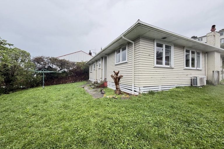 Photo of property in 94 Miramar North Road, Miramar, Wellington, 6022