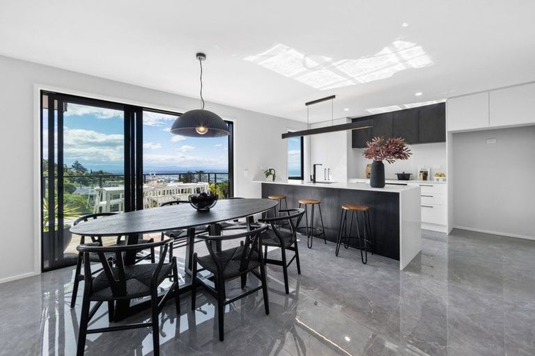 Photo of property in 307a Mount Pleasant Road, Mount Pleasant, Christchurch, 8081