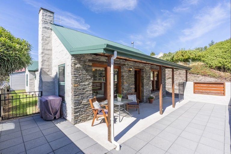 Photo of property in 24 Cornwall Street, Arrowtown, 9302