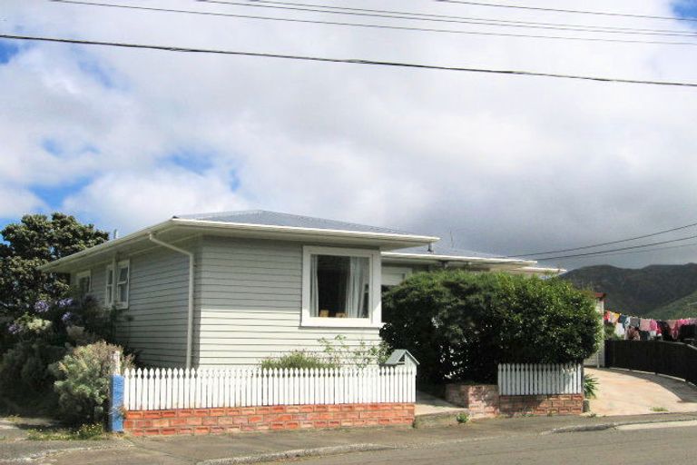 Photo of property in 15 Baffin Grove, Kingston, Wellington, 6021