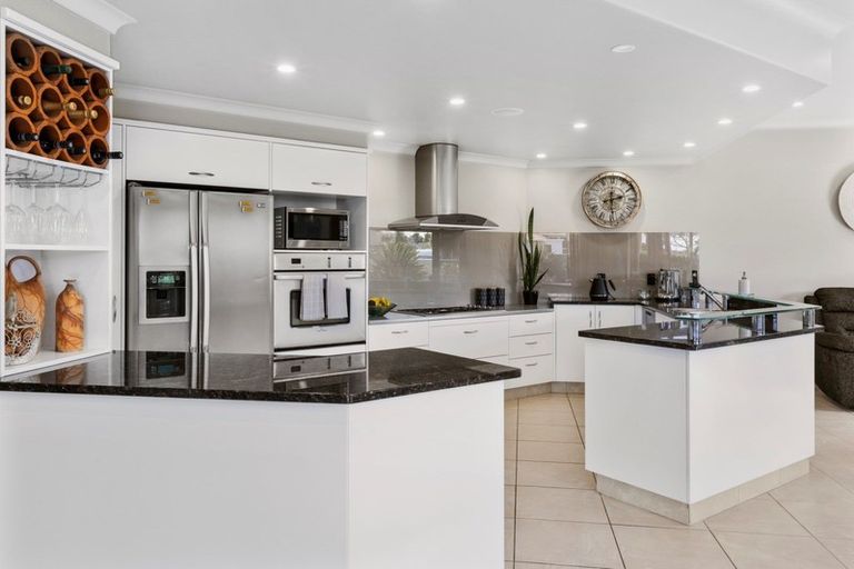 Photo of property in 2 Santa Monica Drive, Papamoa Beach, Papamoa, 3118