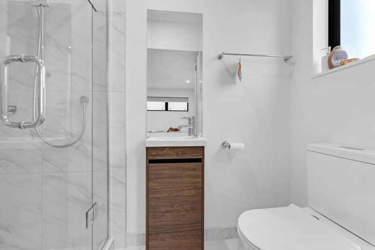 Photo of property in 2 Fields Road, Manurewa, Auckland, 2102