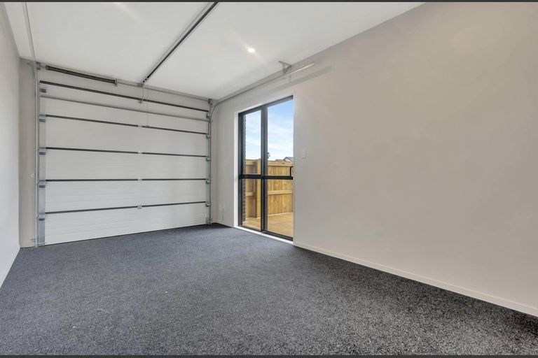 Photo of property in 49a Riverton Drive, Randwick Park, Auckland, 2105