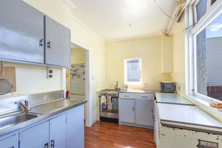 Photo of property in 41 Derwent Street, Island Bay, Wellington, 6023