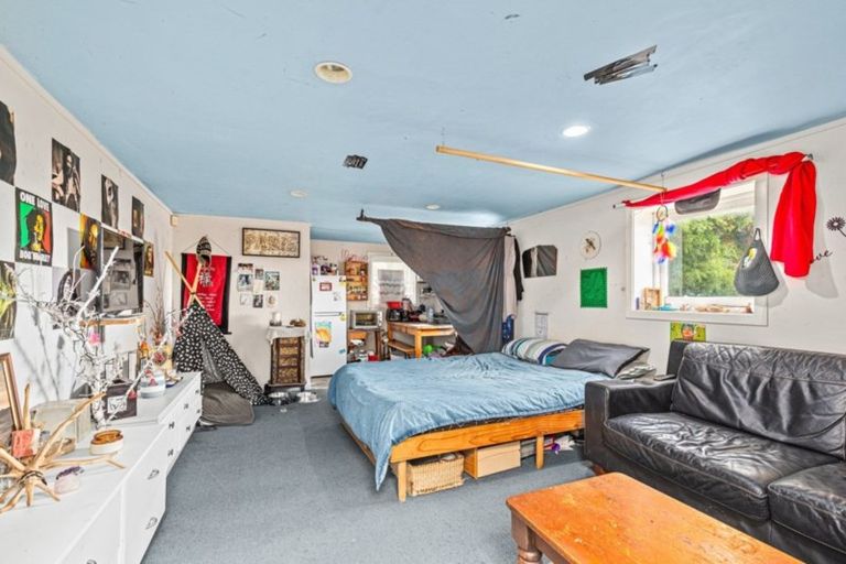 Photo of property in 39 Makiri Street, Helensville, 0800