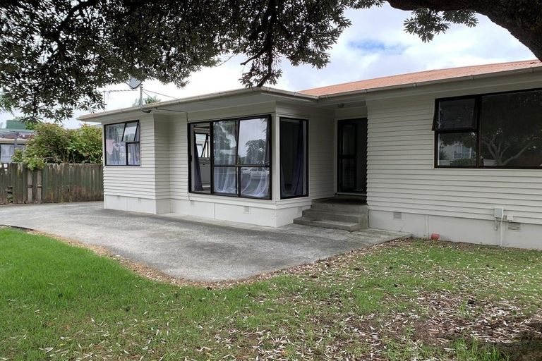 Photo of property in 53 Universal Drive, Henderson, Auckland, 0610