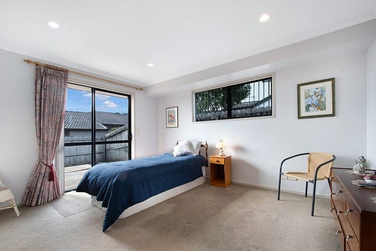 Photo of property in 14 Fairford Avenue, Henderson, Auckland, 0612