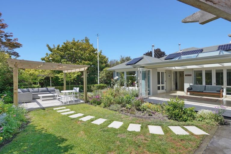 Photo of property in 17 Joyce Crescent, Ilam, Christchurch, 8041