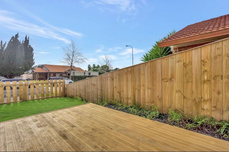 Photo of property in 49a Riverton Drive, Randwick Park, Auckland, 2105