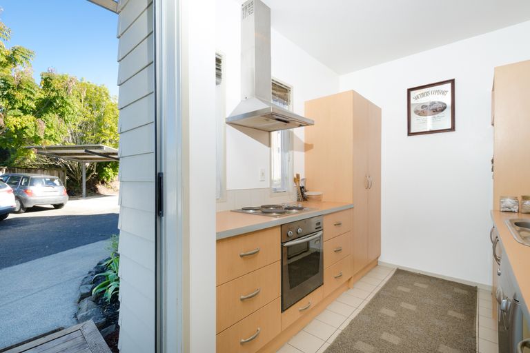 Photo of property in 25 Albionvale Road, Glen Eden, Auckland, 0602