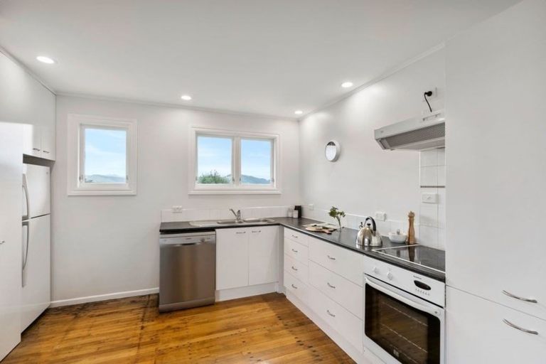 Photo of property in 44 Mark Avenue, Paparangi, Wellington, 6037