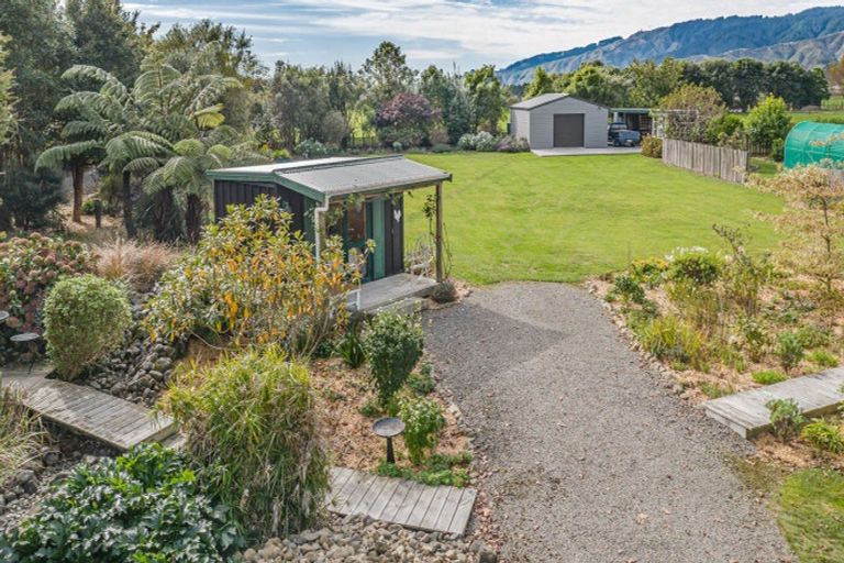 Photo of property in 389 Tararua Road, Levin, 5571