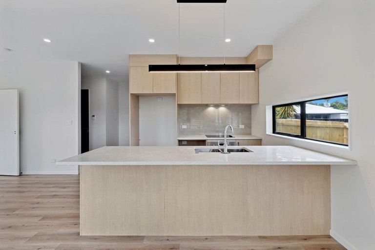 Photo of property in 7/58 Sylvan Crescent, Te Atatu South, Auckland, 0610