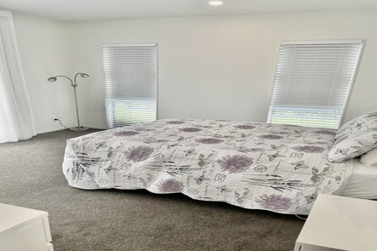 Photo of property in 8 Aporo Drive, Kumeu, 0810