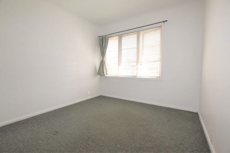 Photo of property in 6 Strid Road, Te Atatu South, Auckland, 0610