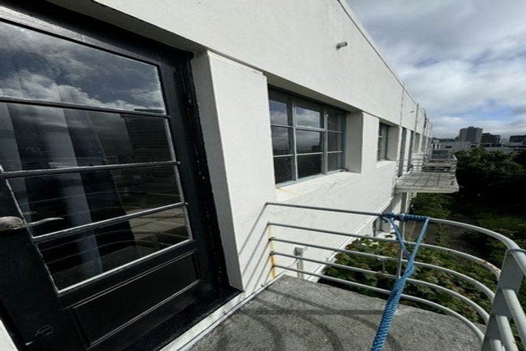 Photo of property in 243 The Terrace, Te Aro, Wellington, 6011