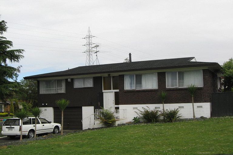 Photo of property in 19 Balgowan Terrace, Conifer Grove, Takanini, 2112