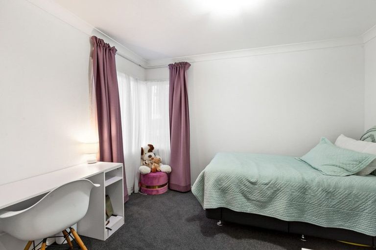 Photo of property in 25 Portadown Avenue, Pakuranga Heights, Auckland, 2010