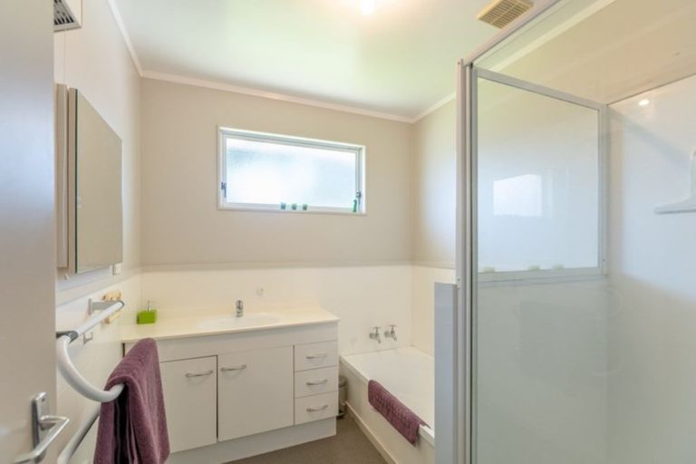 Photo of property in 63 The Drive, Tawa, Wellington, 5028