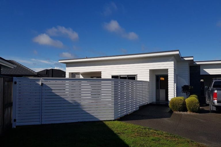 Photo of property in 15 Cupples Street, Papamoa Beach, Papamoa, 3118