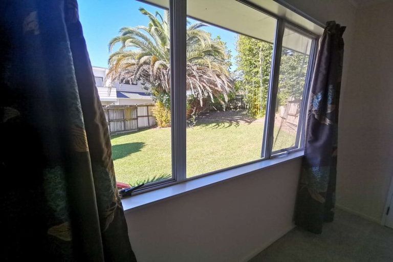 Photo of property in 21 Raelene Place, Massey, Auckland, 0614