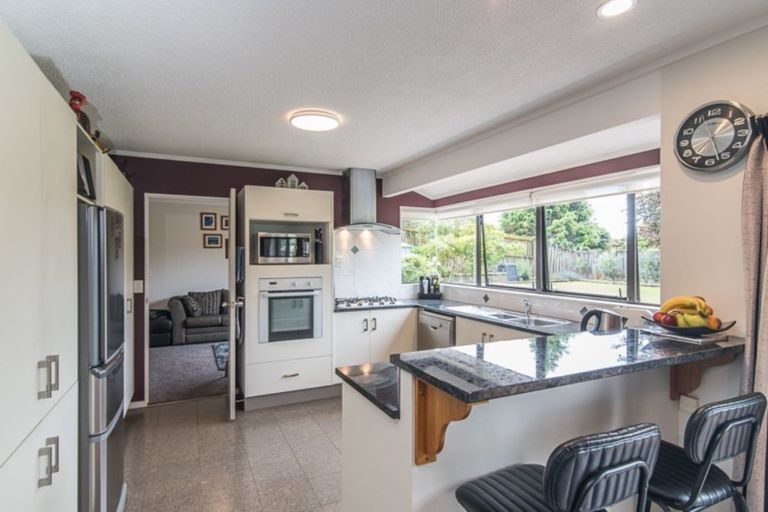 Photo of property in 4 Chilton Drive, Paraparaumu, 5032