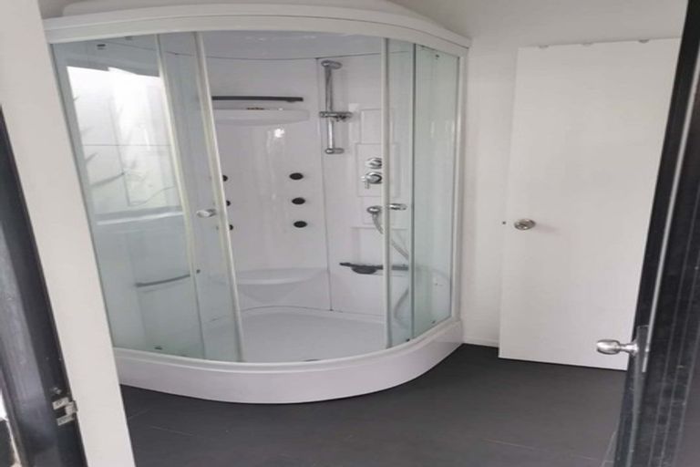 Photo of property in 2/20a Lavery Place, Sunnynook, Auckland, 0632