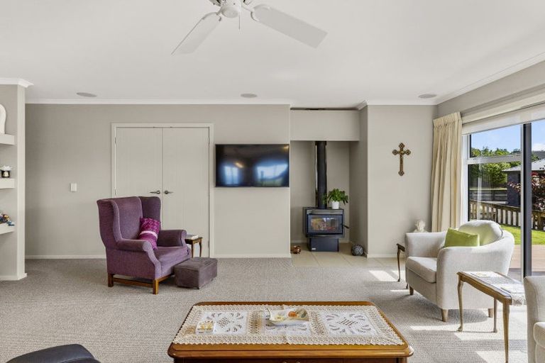 Photo of property in 19 Kinder Street, Acacia Bay, Taupo, 3330