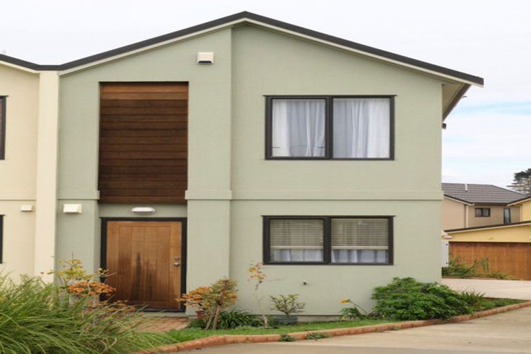 Photo of property in 37 Spalding Rise, Golflands, Auckland, 2013