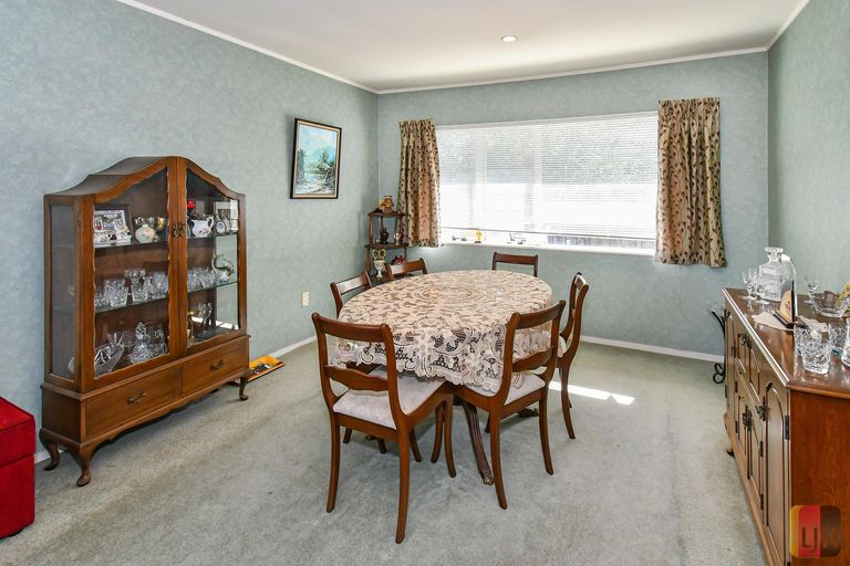 Photo of property in 28 Chippewa Place, Conifer Grove, Takanini, 2112