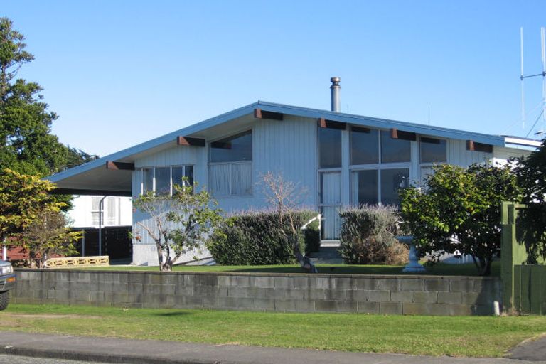 Photo of property in 12 Robert Mckeen Street, Otaki Beach, Otaki, 5512